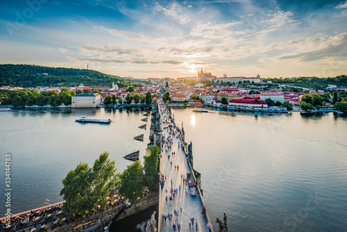 Tableau sur toile The Vltava river running through Prague, Czech Republic.