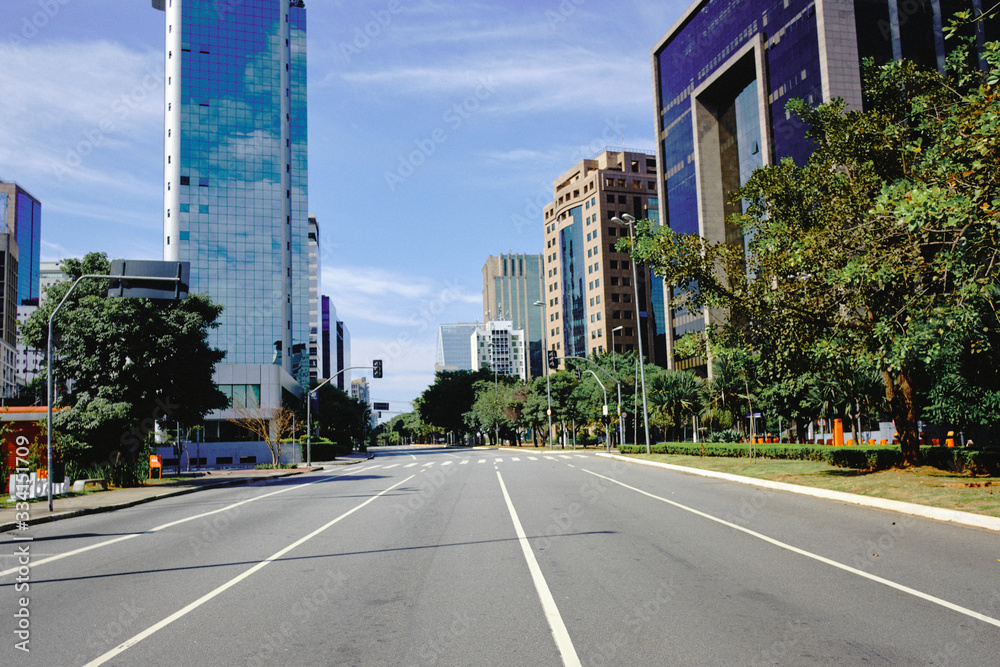 Obraz premium Faria Lima Avenue during coronavirus outbreak, Sao Paulo, Brazil with some cyclists. March 2020