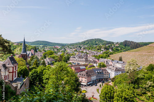 Saarburg, Burg, Ruine, Evangelische Kirche, Stadt, Altstadt, Altstadthäuser, Saar, Fluss, Leukmündung, Leuckbach, Weinstadt, Weinberge, Rheinland-Pfalz, Deutschland