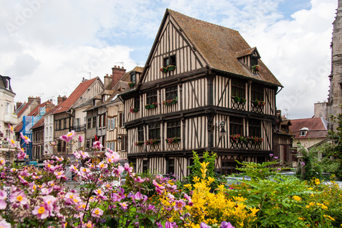 Historische Fachwerkhäuser in Vernon in Frankreich photo