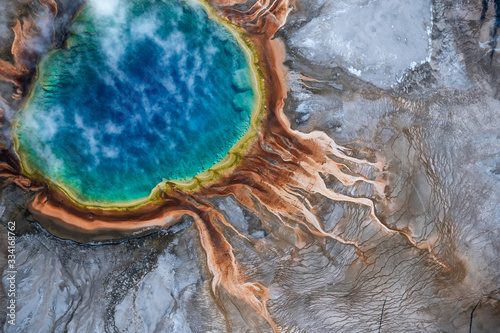 Widok z lotu ptaka Uroczysta graniastosłupowa wiosna w Yellowstone parku narodowym, usa