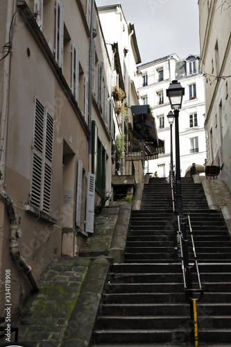 narrow street in paris france
