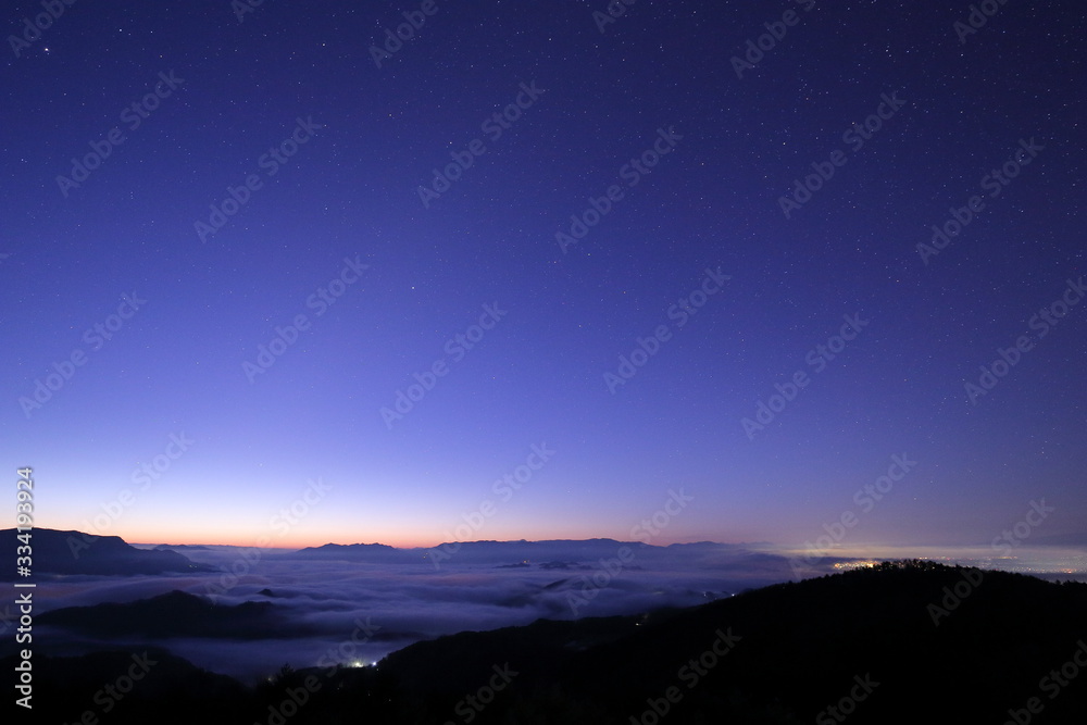 朝焼けの雲海