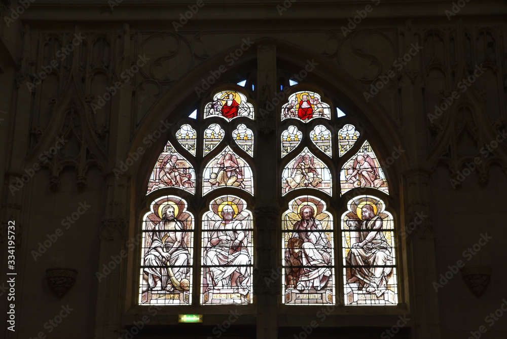 Vitraux de la cathédrale de Senlis, France