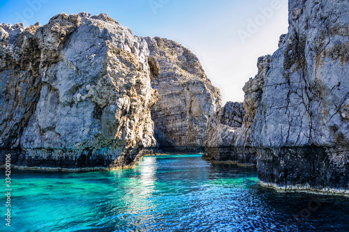 Located on the east coast of the island of Rhodes, the small town of Lindos is a natural and historical pearl of the Mediterranean. 