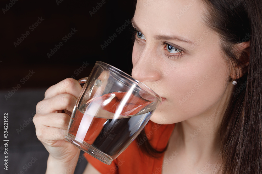 the girl’s temperature, feeling sick, the girl takes pills for the virus, the girl’s temperature, feeling sick, the girl takes pills for the virus,