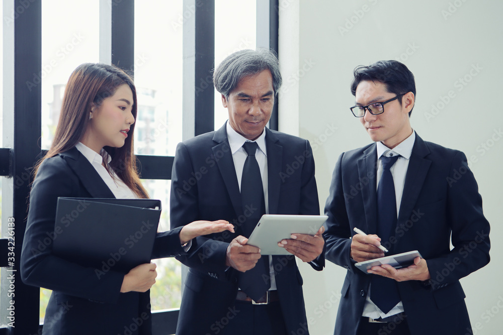 Group businessman meetings to brainstorm, analyze and plan for marketing. Group businessman meetings to brainstorm, analyze and plan for marketing.