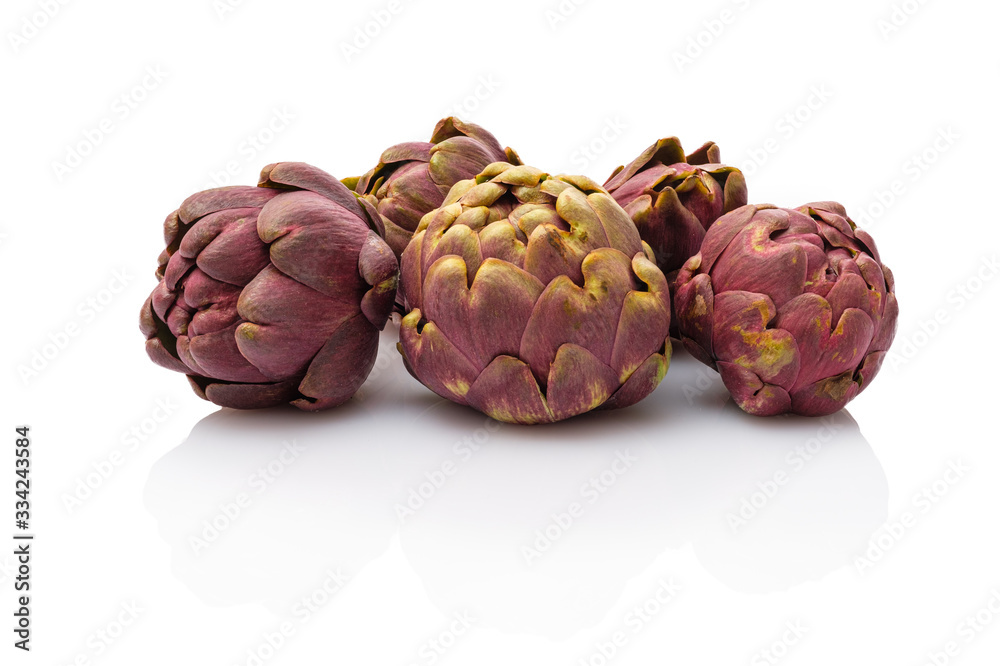 Fototapeta premium Gruppe violett grüne Artischocken