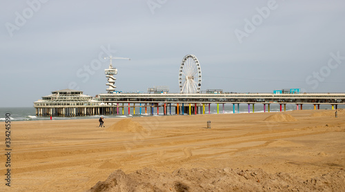Slika na platnu view of scheveningen beach with pier