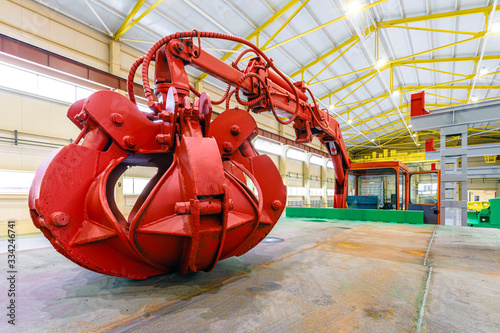 Red hydraulic steel grab clamshell bucket
