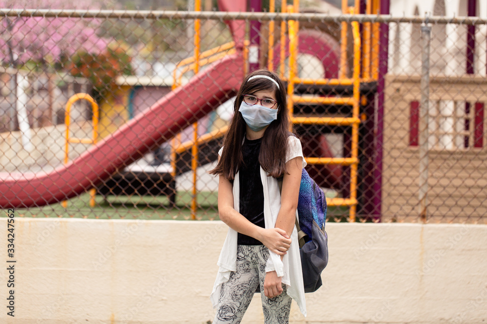 Foto de A school aged girl is longing to attend her closed school. She ...