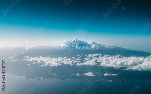 Snowed volcano seen from an aircraft in flight © Iván Berrocal