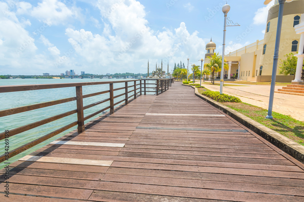 Obraz premium Wooden walkway