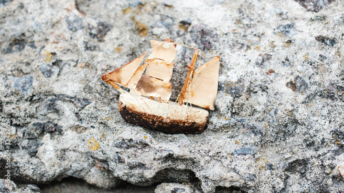 Картината върху платно tiny brigantine on a background of rough stone