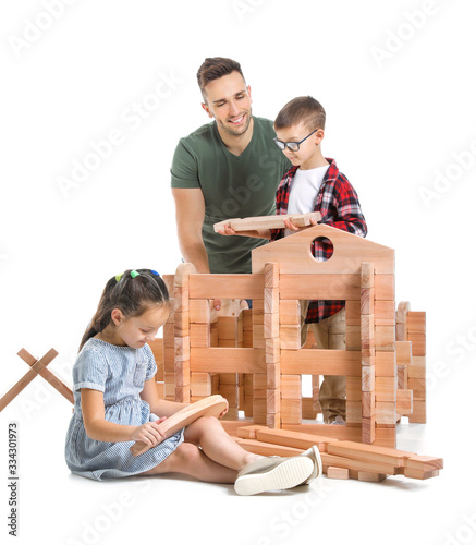 Father and little children ...