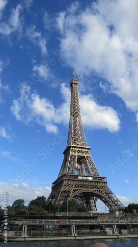 eiffel tower in paris © Bruno