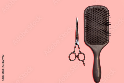 Bild auf Leinwand Professional black comb and scissors