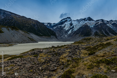 The beautiful landscape of the southern island of New Zealand is a mountain range of lake forests.