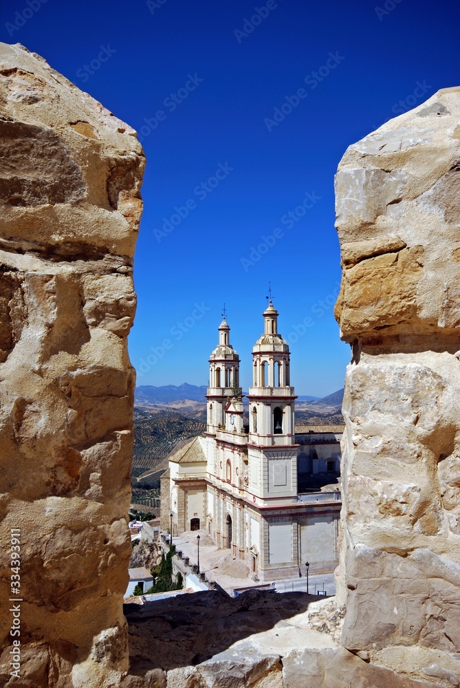 Φωτογραφία Elevated view of the (Parish of Our Lady of the Incarnation) and surrounding countryside, Olvera, Spain