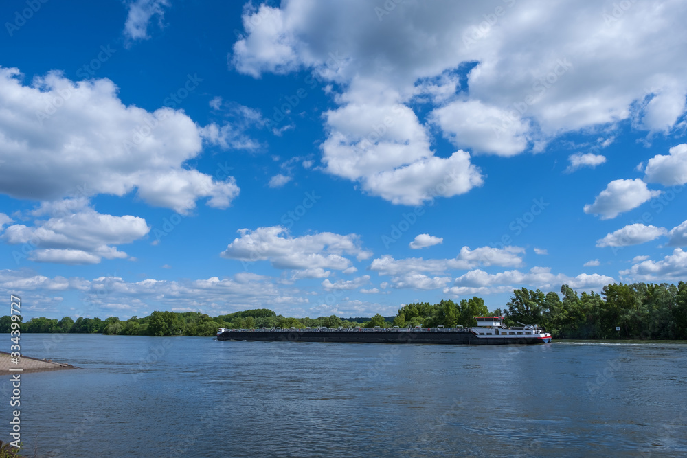 Binnenschifffahrt auf dem Rhein