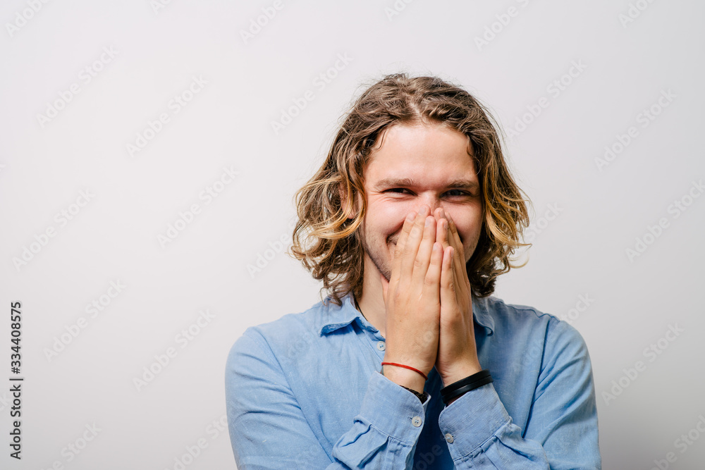 man laughs and covers her mouth man laughs and covers her mouth