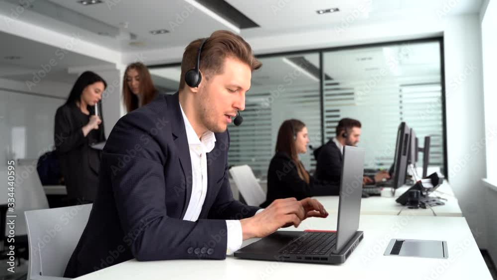 Contact Center Agent Consulting Customers Online Contact Center Agent Consulting Customers Online