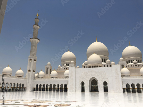Abu Dhabi_Cheikh Zayed mosque_courtyard