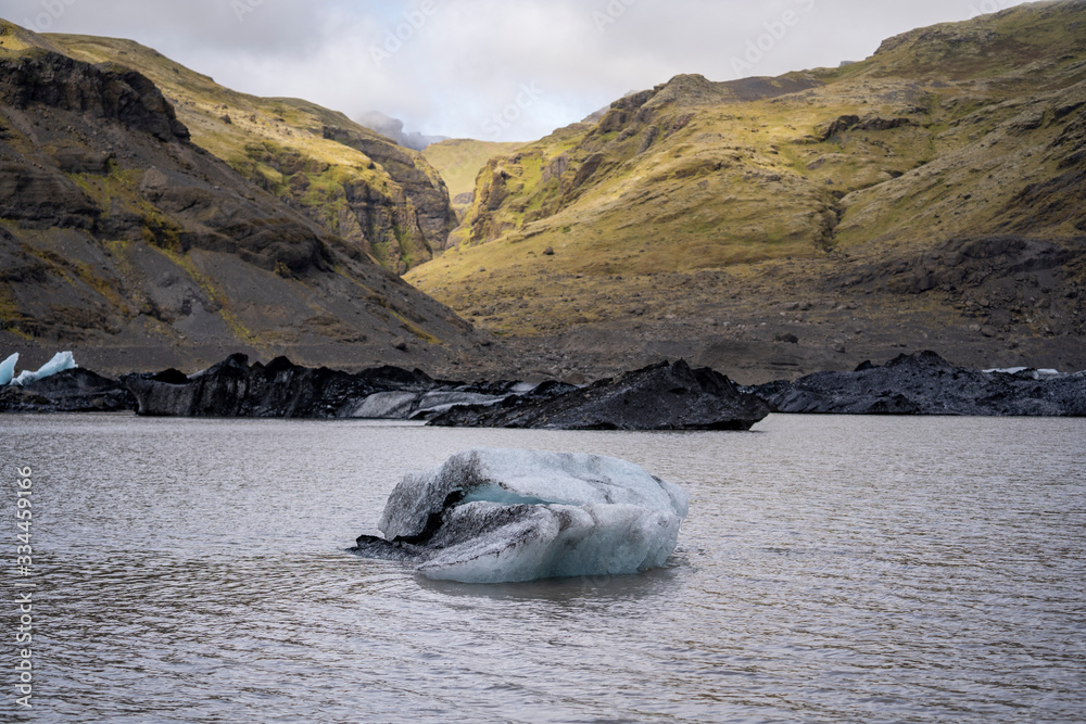 Obraz premium Sólheimajökulll glacier and lagoon, inside Katla Geopark, Iceland