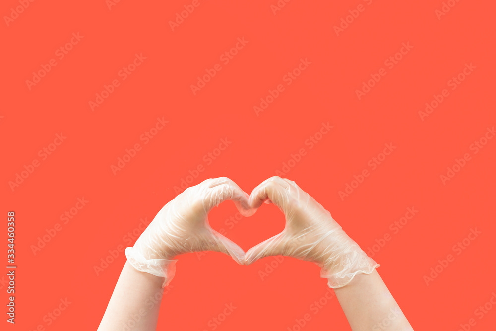 Fotografie hands wearing latex gloves creating a heart shape