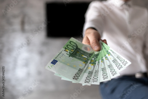 Podawać banknoty, oferta - banknoty sto euro