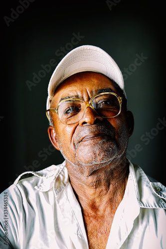 Foto box office man in national monument, bayamo - cuba