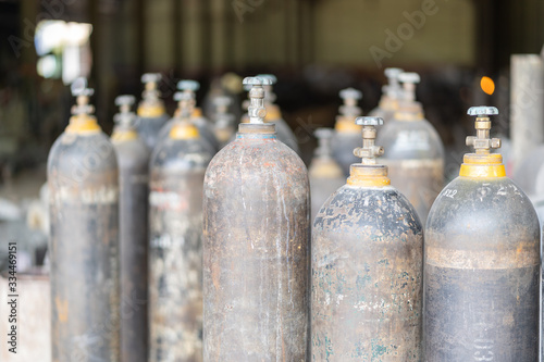 Φωτογραφία Compressed gas (argon or carbon dioxide or oxygen) steel cylinders for welding i