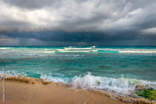 Crashing waves in Cancun