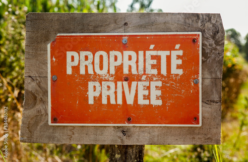 signe propriété privée dans la campagne française