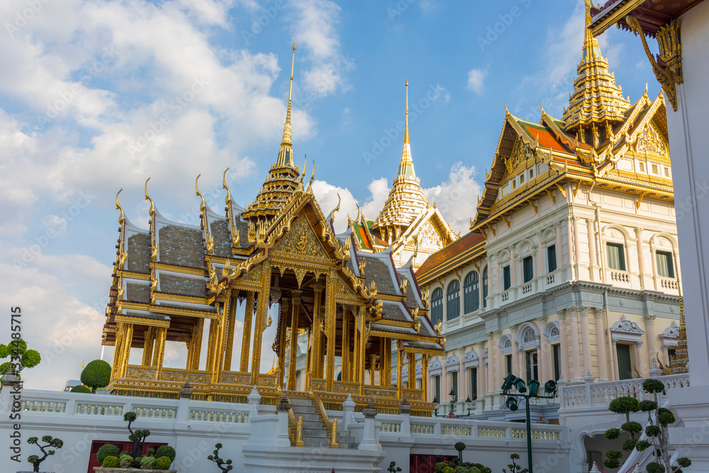 Fototapeta premium Beautiful Aporn Pimok Hall near Chakri Throne Hall in Grand Palace of Bangkok,Thailand.