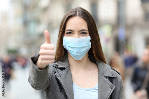 Fotografia Happy woman with mask gesturing thumbs up