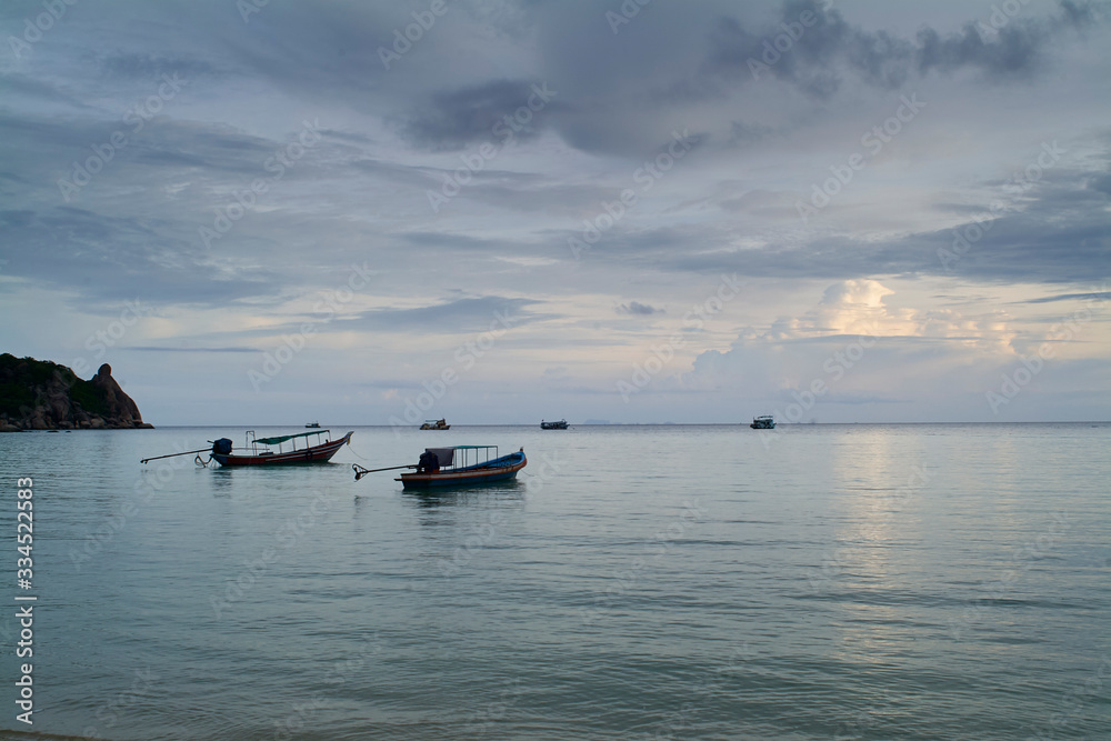 Naklejka premium sunset in Chalok baan kao bay in Koh Tao island, Chumphon Archipelago, Thailand
