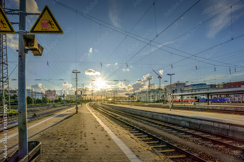 Nürnberg Hbf, Hauptbahnhof, leerer Bahnsteig Nürnberg Hbf, Hauptbahnhof, leerer Bahnsteig