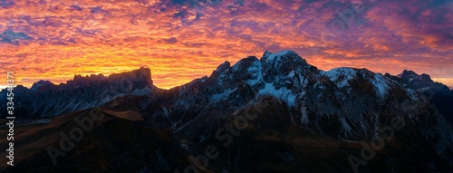 Fototapeta Naklejka Na Ścianę i Meble -  Dolomites sunrise