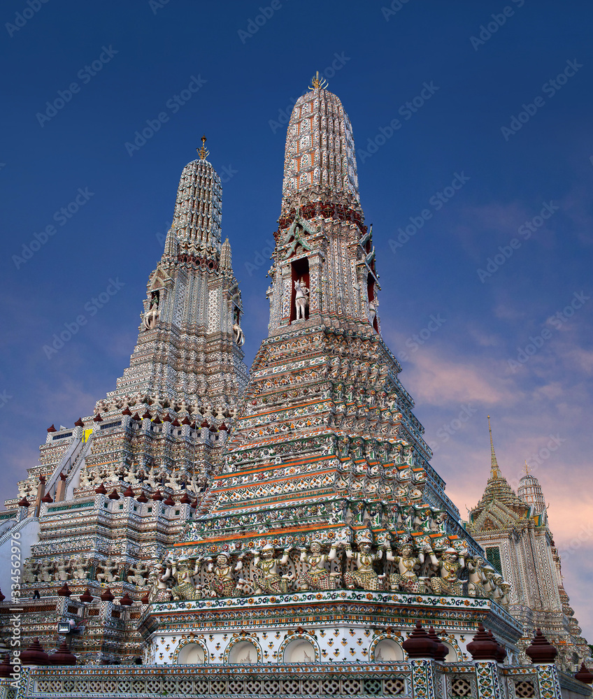 Wat Arun Ratchawararam Ratchawaramahawihan or Wat Arun at sunset - Buddhist temple in Bangkok, Thailand