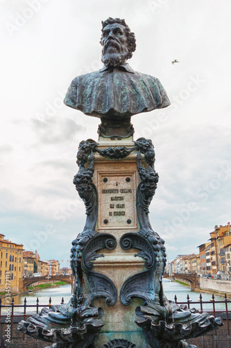 Busto Benvenuto Cellini Ponte vecchio Firenze photo