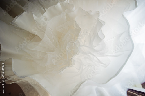 the bottom of the wedding dress, the lower angle of shooting