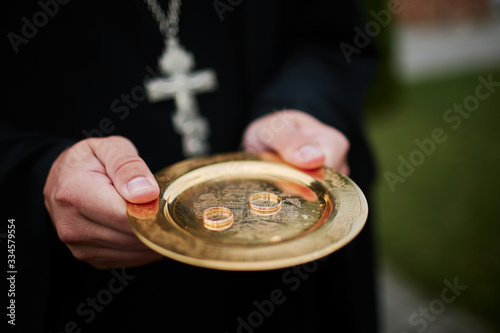 gold wedding rings for lovers