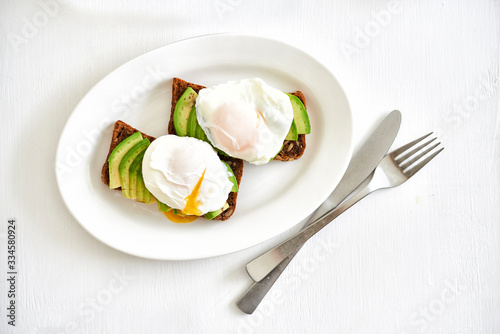 avocado toast with egg poached
