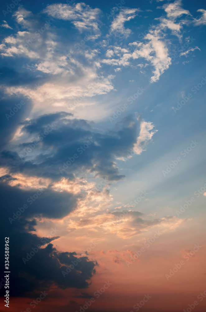 Obraz premium cloudy beautiful sunset