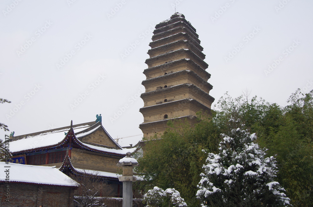 Snow in xi 'an small wild goose pagoda is particularly pure. This is a historic site and a famous tourist attraction. Snow in xi 'an small wild goose pagoda is particularly pure. This is a historic site and a famous tourist attraction.