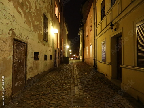 stara uliczka w nocy