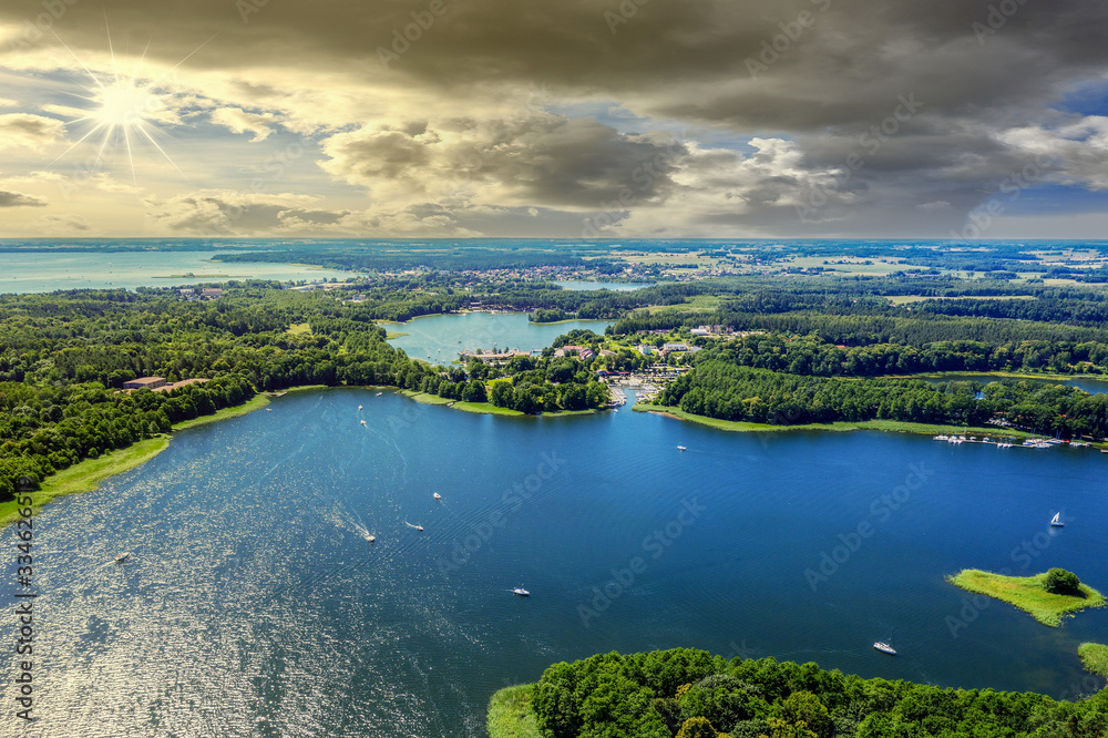 jezioro Kisjno -widok na Piękną Górę w północno-wschodniej Polsce