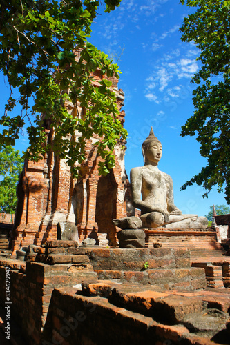 Earth Touching Buddha in front of Prang