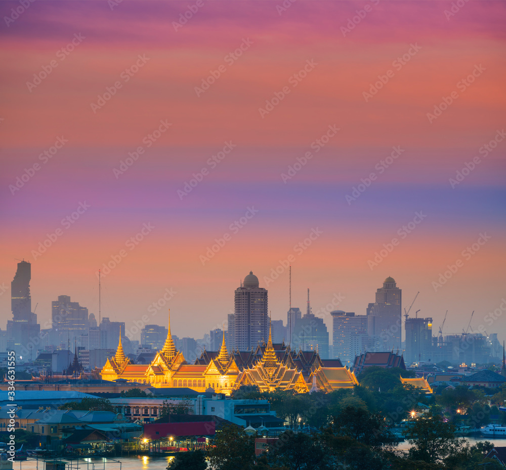 Naklejka premium Landmark of Bangkok city Grand palace at sunrise in Bangkok, Thailand